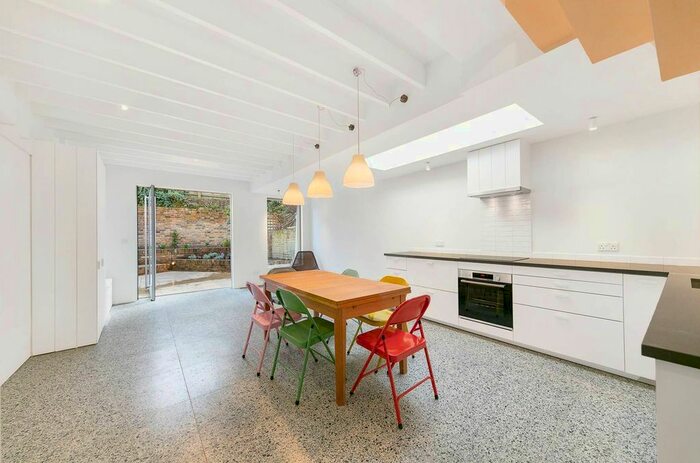 2 Bedroom Flat To Rent In Petworth Street, Battersea, London, SW11