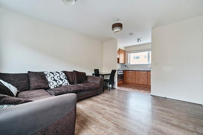 1 Bedroom Flat For Sale In Thorney House, Reading, Berkshire, RG2