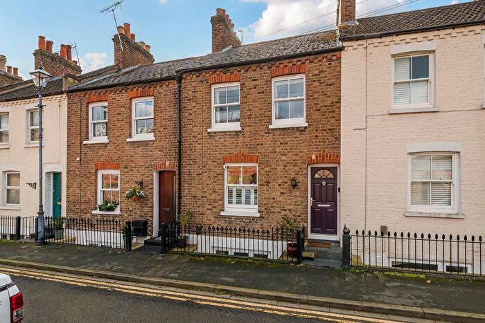 2 Bedroom Property For Sale In Dagmar Road, Windsor, SL4