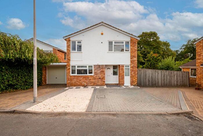 4 Bedroom Detached House For Sale In Gayhurst Close, Caversham Park, RG4