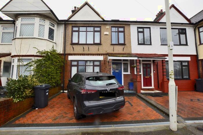 4 Bedroom Terraced House To Rent In South Park Drive, Ilford, Essex, IG3