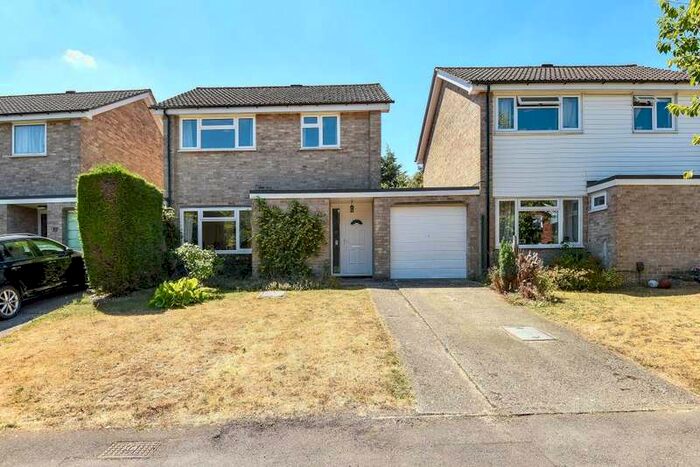 3 Bedroom Link Detached House To Rent In Newbury, Berkshire, RG14