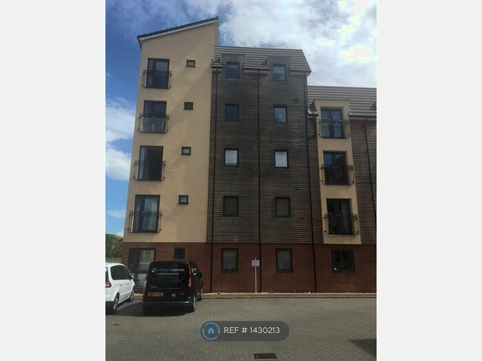 2 Bedroom Flat To Rent In Quercetum Close, Aylesbury, HP19