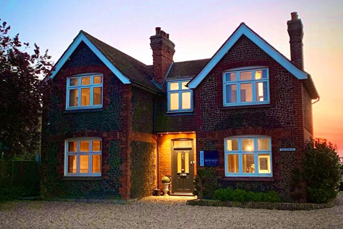 3 Bedroom Detached House For Sale In Dover Road, Walmer, CT14