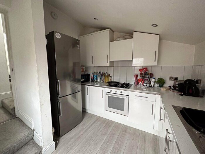 5 Bedroom Penthouse To Rent In Wilmslow Road - Withington - £ Pppw, M20