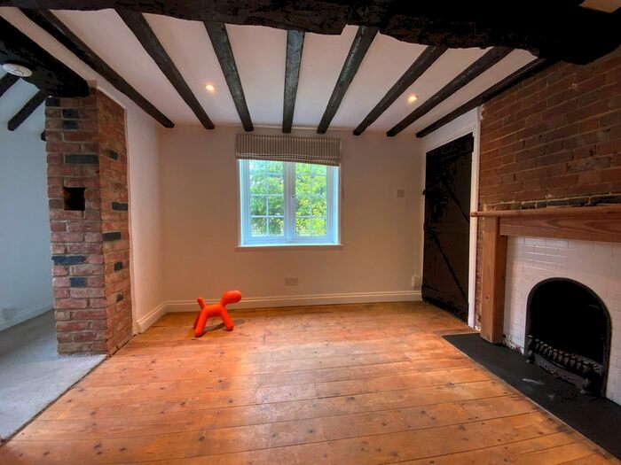 2 Bedroom Cottage To Rent In New Road, High Wycombe, HP12