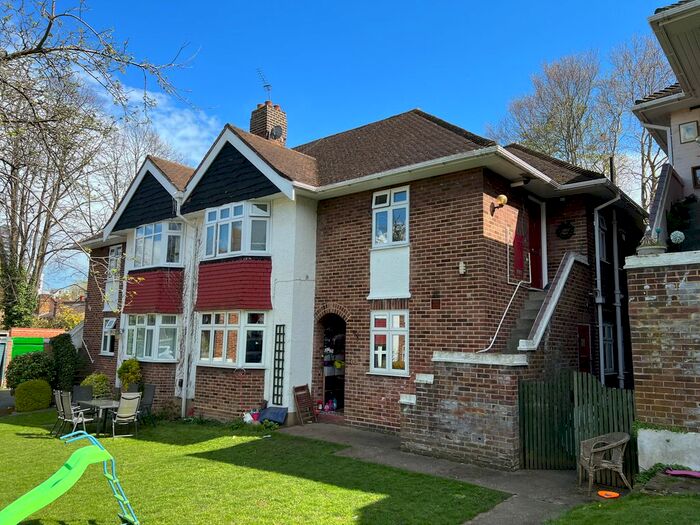 3 Bedroom Maisonette To Rent In Madison Gardens, Bromley, BR2