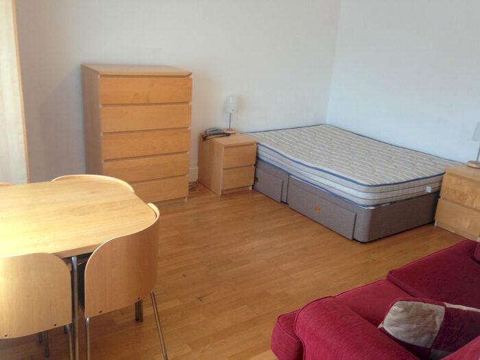 Studio To Rent In Windsor Road, London, W5