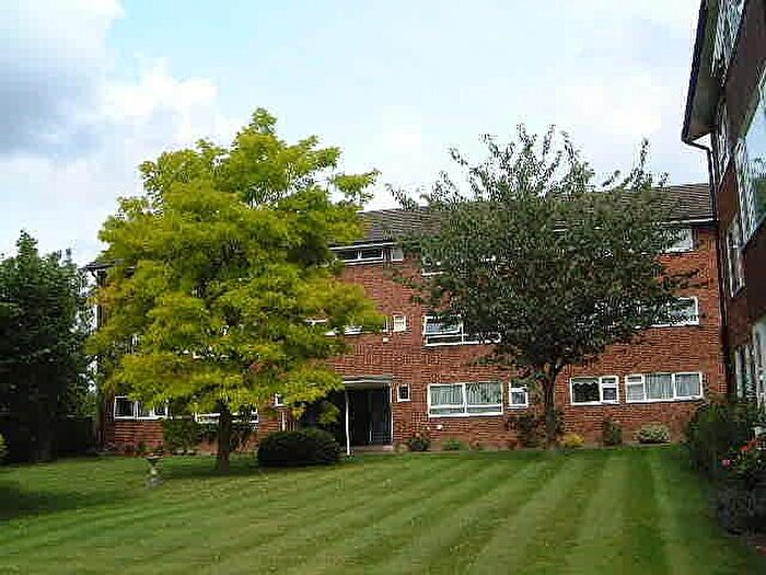 3 Bedroom Apartment To Rent In Bedroom Apartment St Floor In Guildford, GU1