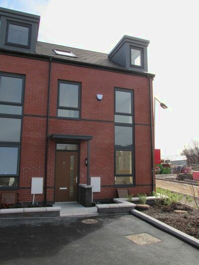 4 Bedroom Semi-Detached House To Rent In Spinner Street, Stockport SK1