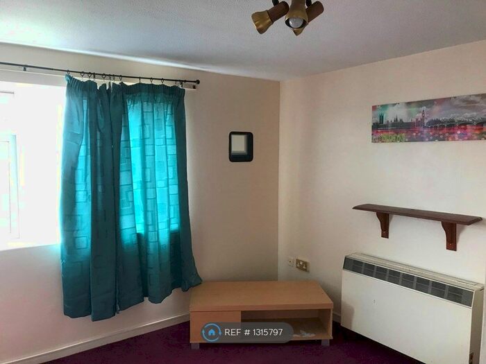 1 Bedroom Flat To Rent In Long Meadow, Aylesbury HP21