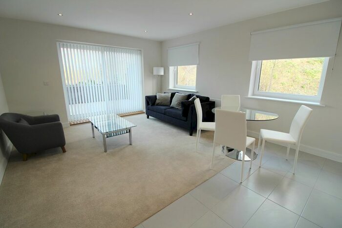 2 Bedroom Flat To Rent In Harlequin House, Padworth Avenue, Reading, RG2