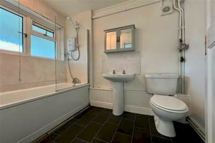 1 Bedroom Flat To Rent In Selsfield Drive, Brighton, BN2