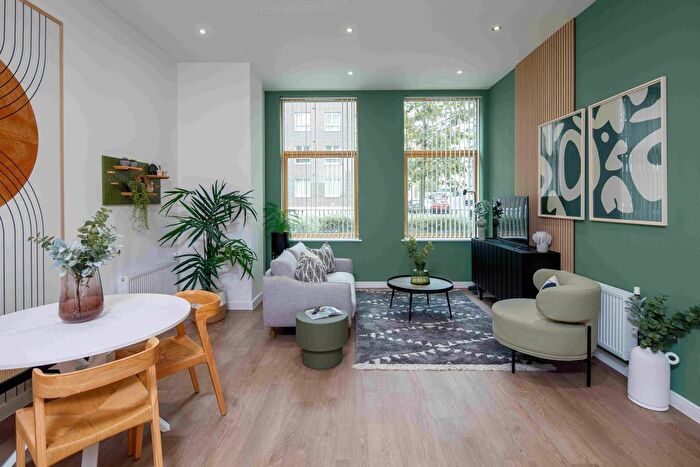 1 Bedroom Flat To Rent In Fielders Crescent, Barking, IG11