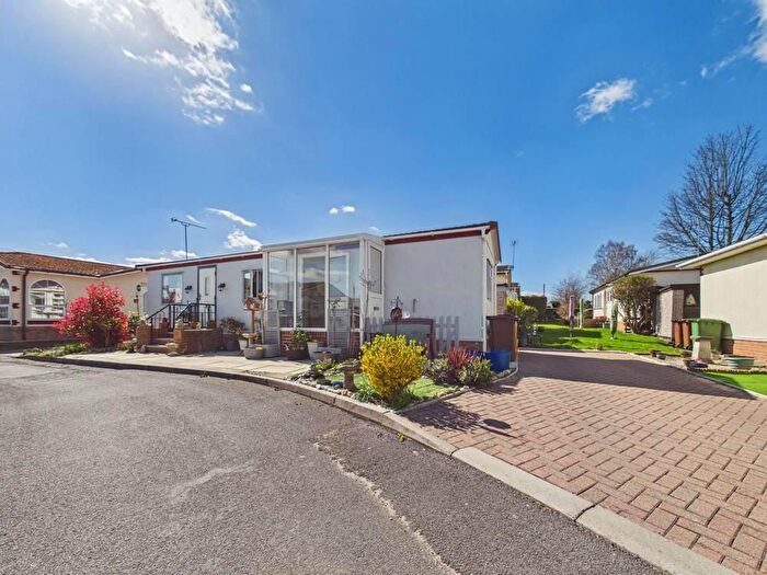 2 Bedroom Park Home For Sale In West Park Homes, Darrington, Pontefract, WF8