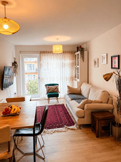 2 Bedroom Flat To Rent In Whitestone Way, CR0
