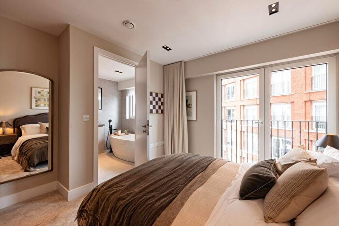2 Bedroom Flat For Sale In Keybridge, Exchange Gardens, London, SW8 - Photo 8
