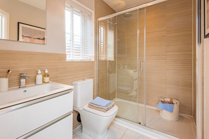 3 Bedroom Detached Bungalow For Sale In Ringwood Road, Alderholt, Fordingbridge, SP6
