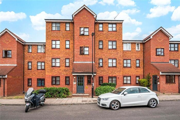 2 Bedroom Flat To Rent In John Williams Close, London, SE14