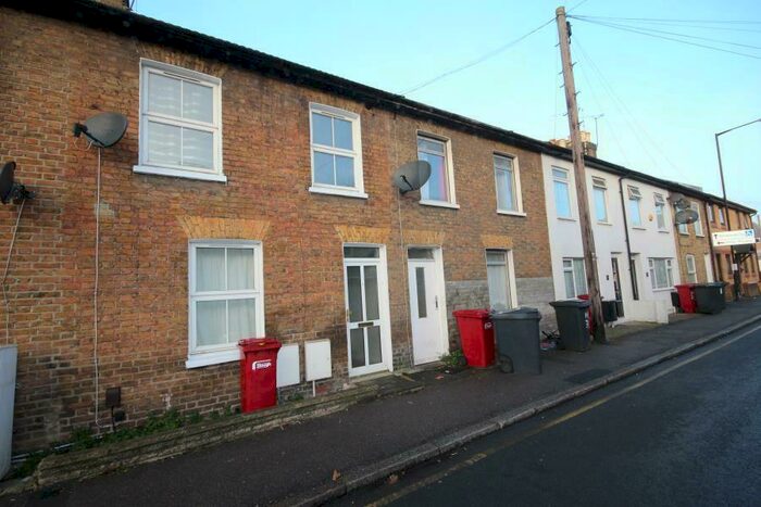 3 Bedroom Terraced House To Rent In Alpha Street North, Slough., SL1