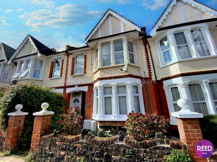 2 Bedroom Flat To Rent In Glenwood Avenue, Westcliff On Sea, SS0