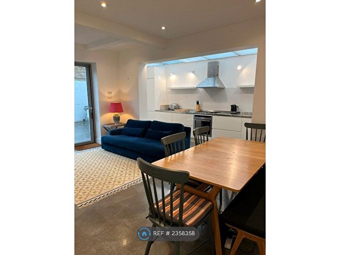 2 Bedroom Flat To Rent In Fulham, London, SW6