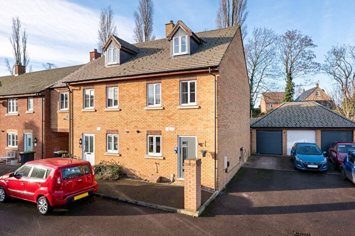 3 Bedroom End Of Terrace House For Sale In Stockbridge Close, Clifton, Shefford, SG17