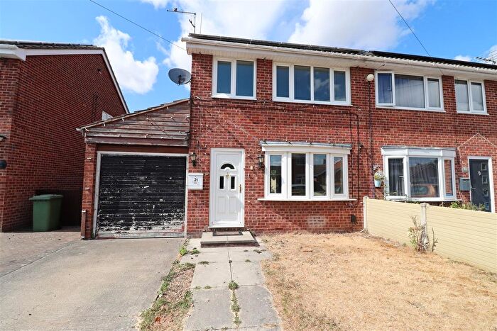 3 Bedroom Semi-Detached House For Sale In Wold Road, Pocklington, York, YO42