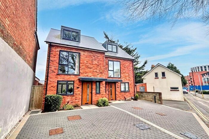 3 Bedroom Semi-Detached House To Rent In Heckford Park, BH15