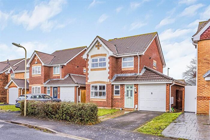 3 Bedroom Detached House For Sale In Aubrey Close, Hayling Island, PO11