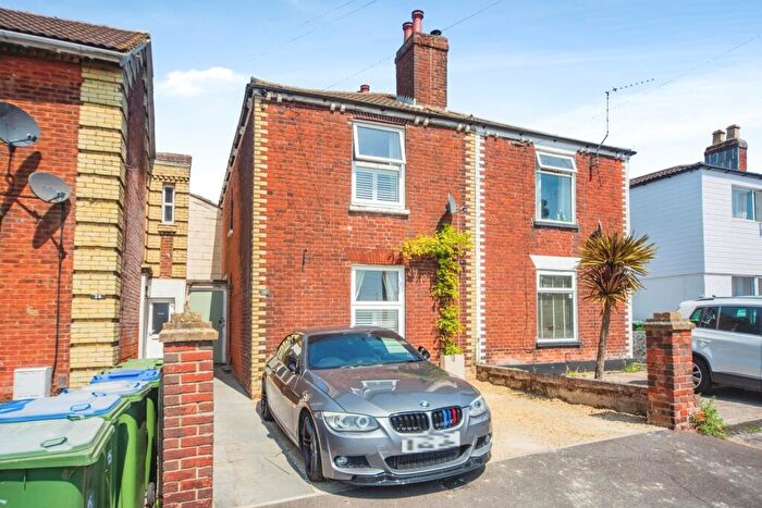 3 Bedroom Semi-Detached House For Sale In Elgin Road, Southampton, Hampshire, SO15