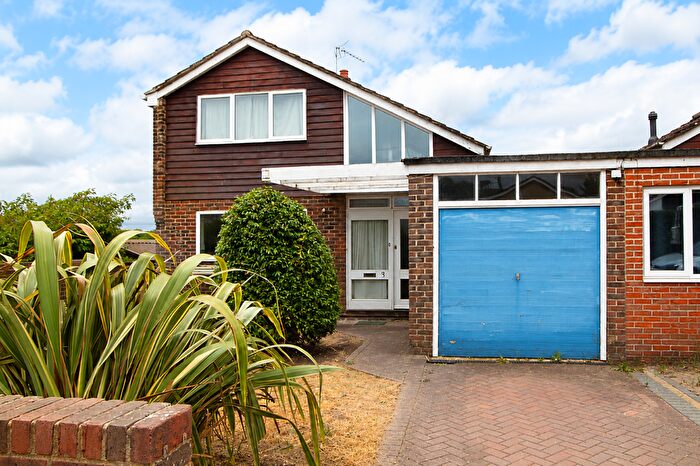 3 Bedroom Link Detached House For Sale In Viking Way, Horndean, PO8