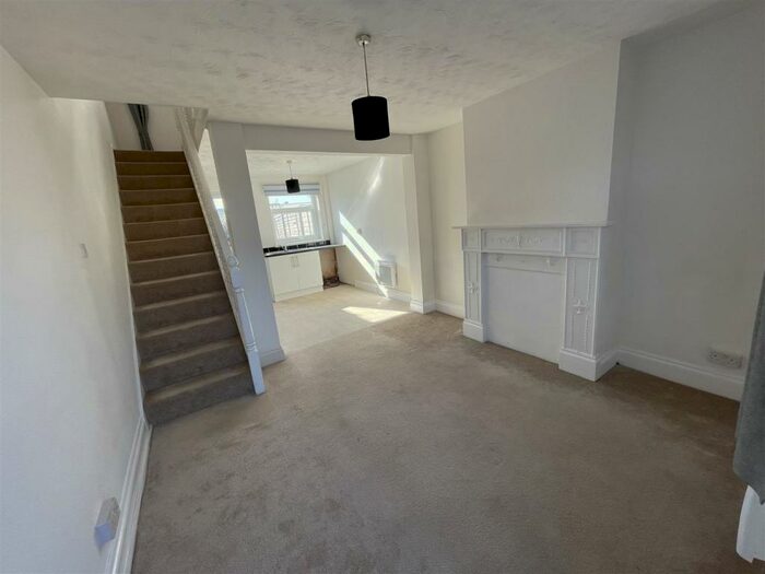 2 Bedroom House To Rent In London Road, Grays, RM20