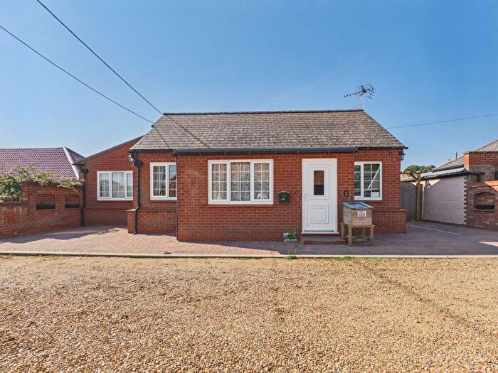 4 Bedroom Detached Bungalow For Sale In Crow Hall Estate, Downham Market, PE38