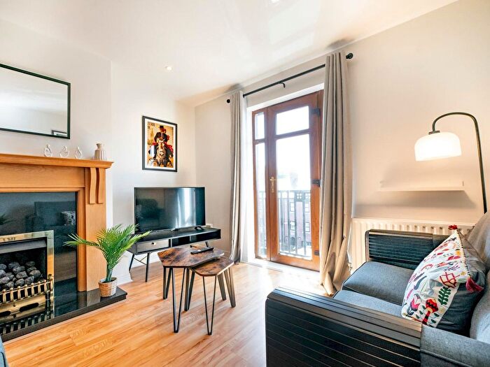 2 Bedroom Flat To Rent In The Holylands, BT7