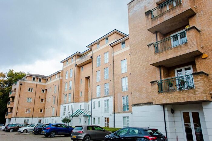 2 Bedroom Flat For Sale In Friern Barnet, London, N11