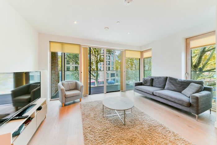 2 Bedroom Flat To Rent In Rutherford Heights, Elephant &amp; Castle, London, SE17