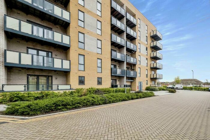 2 Bedroom Flat To Rent In Beach House, Barking, IG11