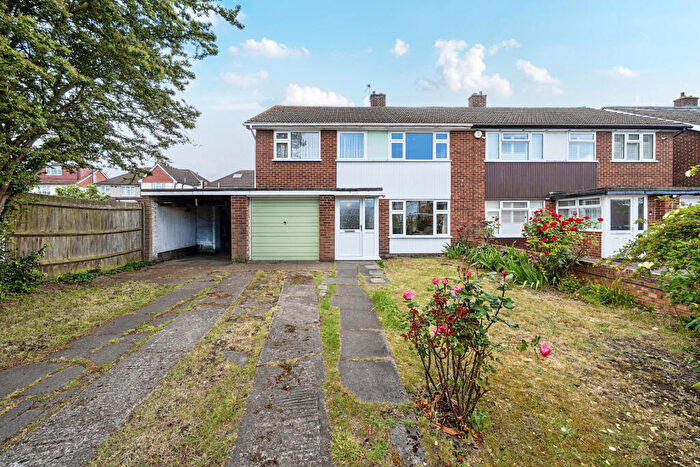 4 Bedroom Semi-Detached House For Sale In Mortimer Road, Erith, DA8