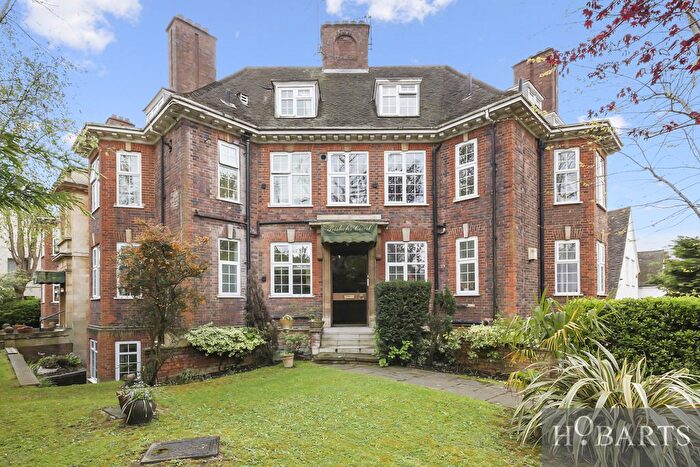 2 Bedroom Flat To Rent In Bishops Court, London, N2