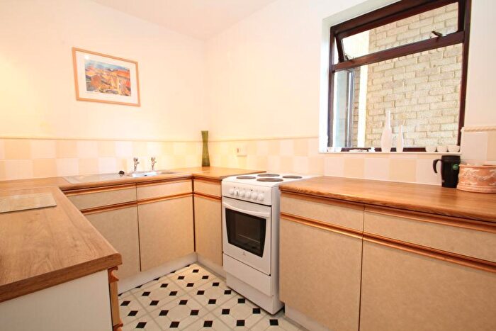 Apartment To Rent In Woking, Surrey, GU22