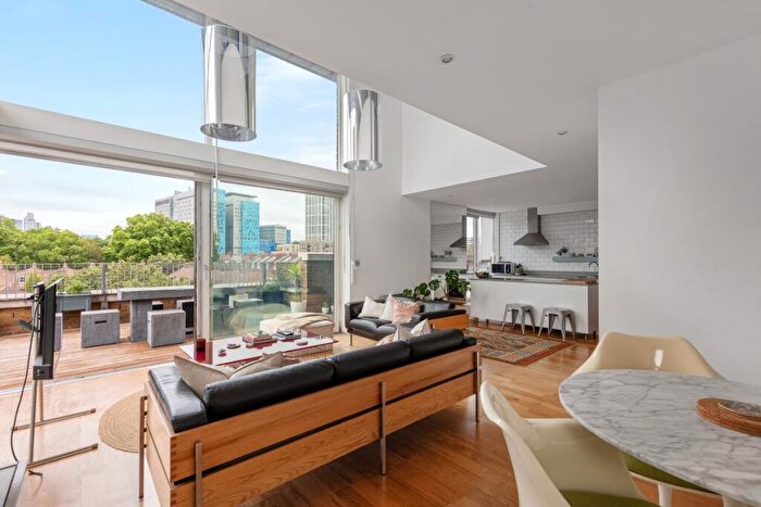 2 Bedroom Penthouse For Sale In Stepney City Apartments, Clark Street London, E1