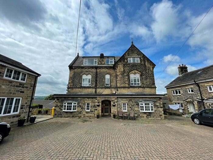 2 Bedroom Flat To Rent In Priory Court, Priestthorpe Lane, Bingley, West Yorkshire, BD16