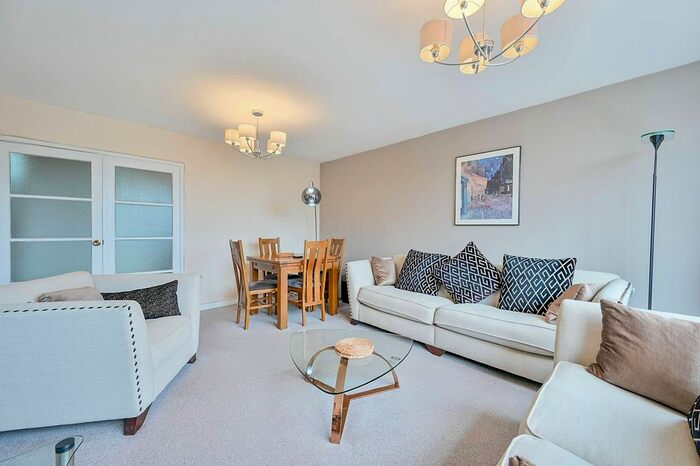 2 Bedroom Flat To Rent In Eaton Rise, Ealing, London, W5