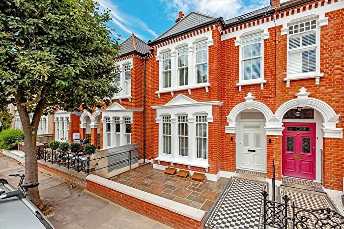 2 Bedroom Flat To Rent In Louisville Road, London, SW17