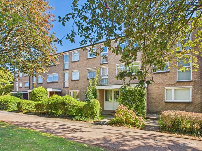1 Bedroom Flat For Sale In Friars Wood, Croydon, CR0