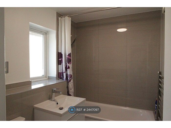 1 Bedroom Flat To Rent In Stratford, London, E15