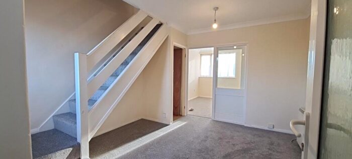 3 Bedroom Flat To Rent In Katherine Drive, Dunstable, LU5