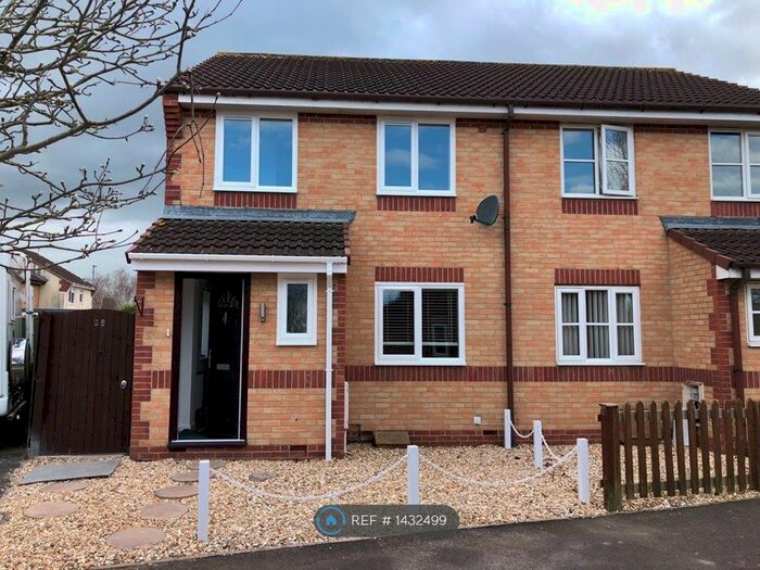 3 Bedroom Semi-Detached House To Rent In Larch Close, Bridgwater, TA6