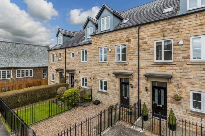 3 Bedroom Town House To Rent In Richard Gossop Court, Burley In Wharfedale, LS29